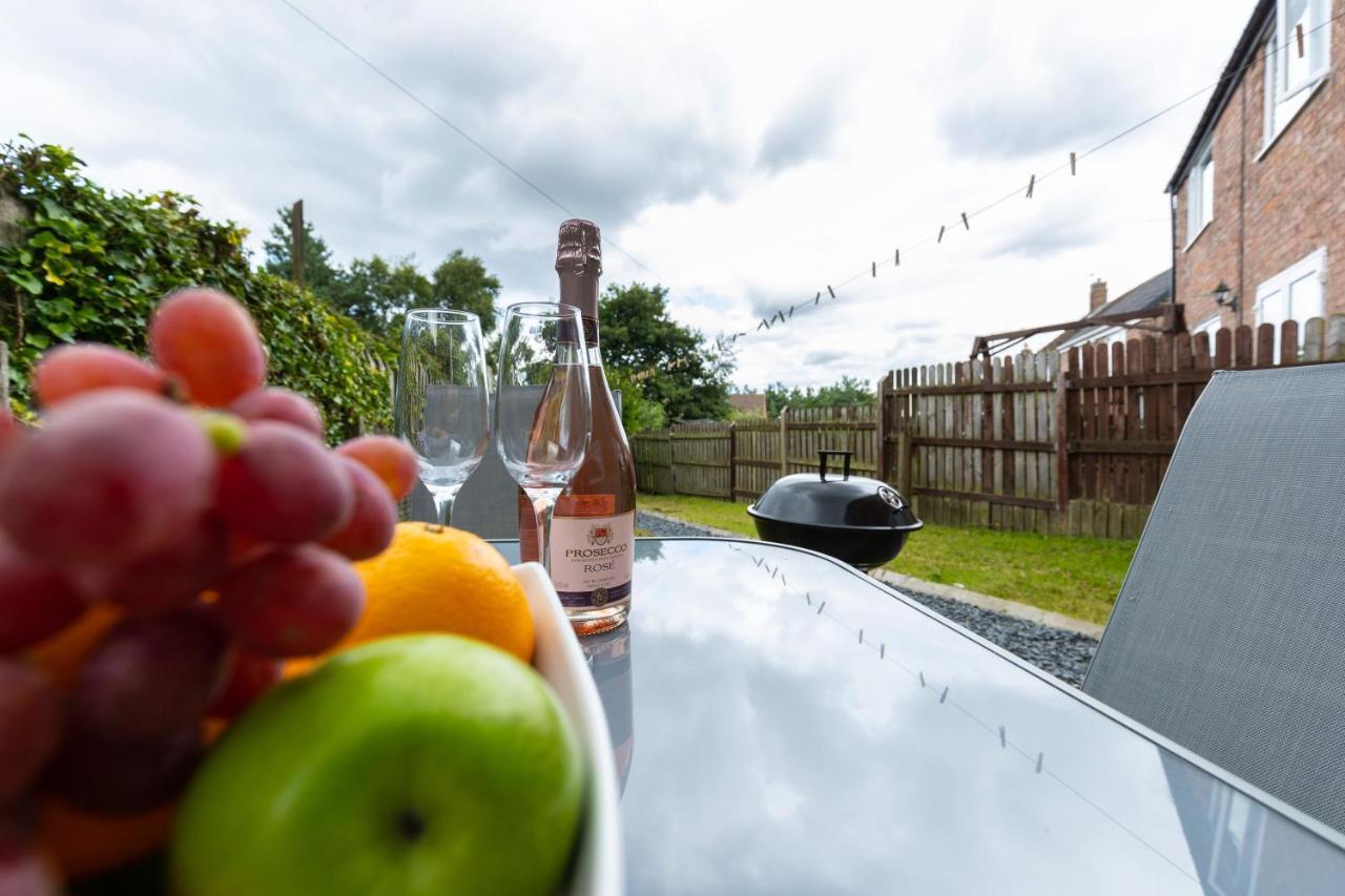 Taylor House Contractors Welcome Off Street Parking For Vans Durham Luaran gambar